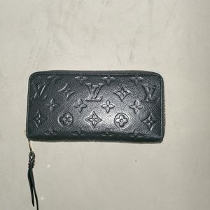 Louis Vuitton Zippy wallet